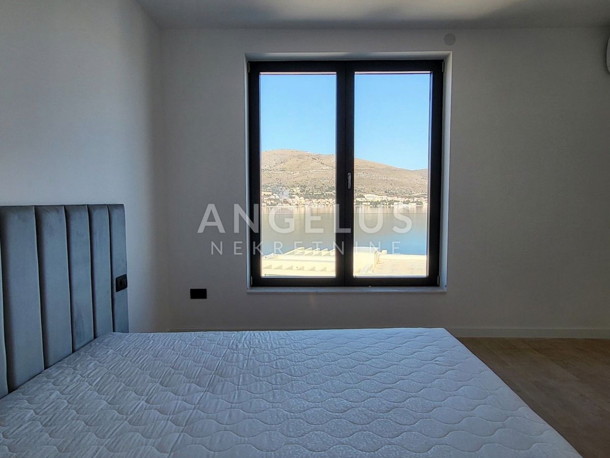 Čiovo - luksuzna vila s panoramskim pogledom na morje, 320 m2