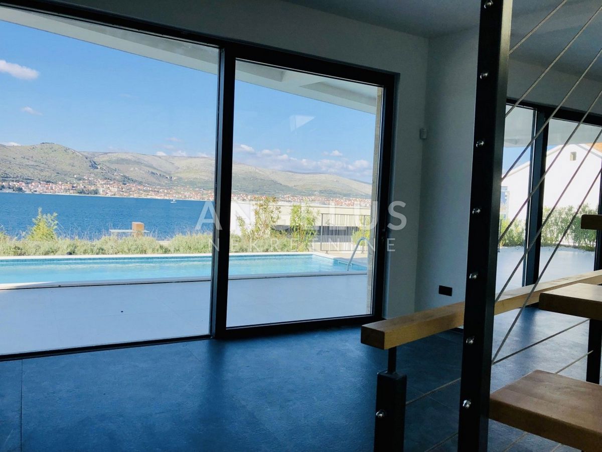 Čiovo - luksuzna vila s panoramskim pogledom na morje, 320 m2