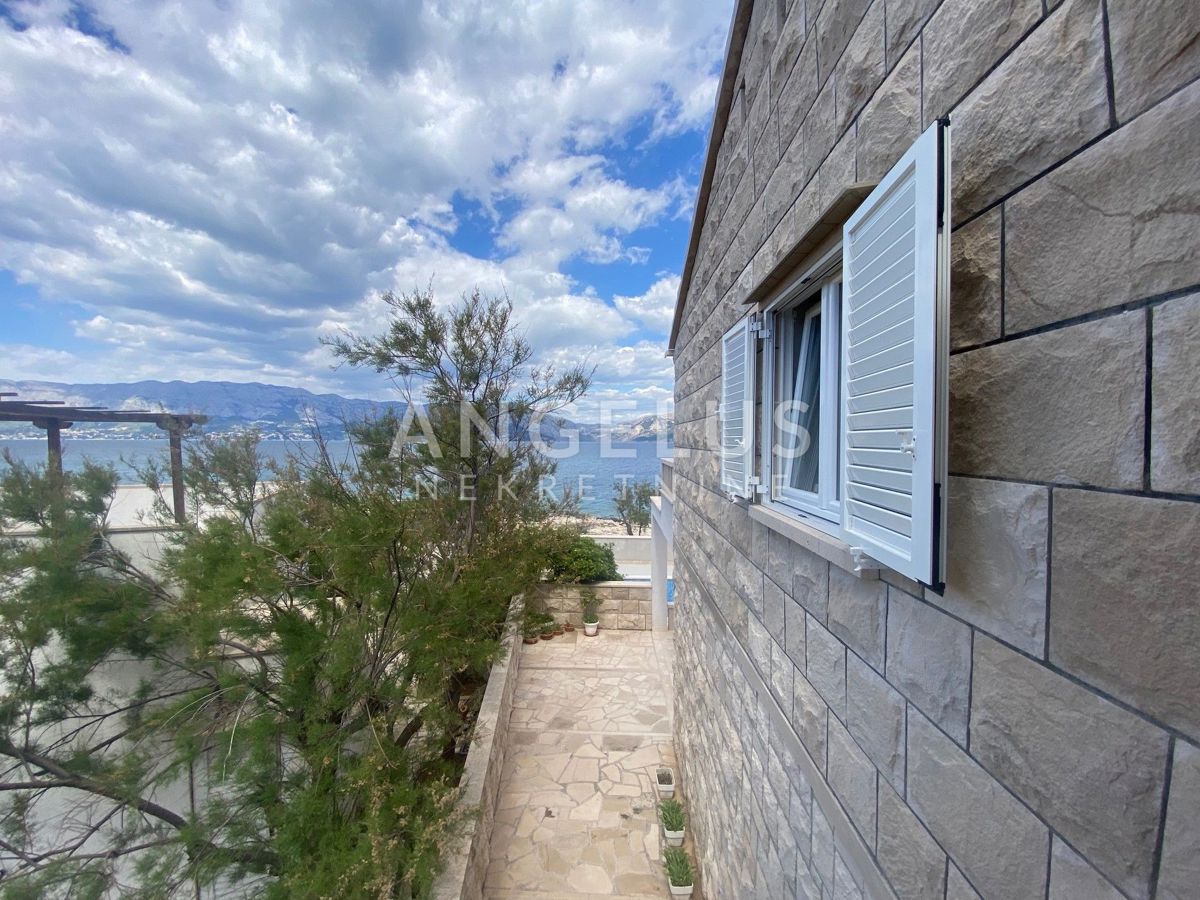 Hrvaška, Brač, Povlja - čudovita kamnita vila z bazenom, 1. vrsta ob morju
