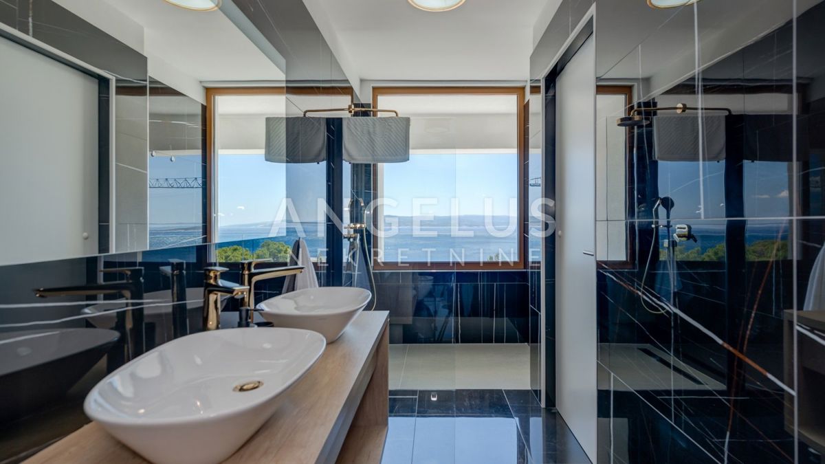 Makarska riviera - Luksuzna vila z notranjim bazenom