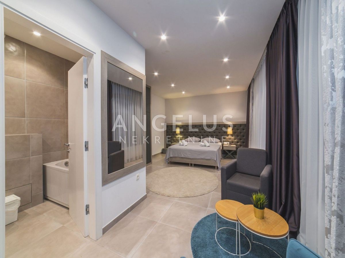 Hrvaška, Trogir, Čiovo - luksuzna vila z bazenom v bližini plaže