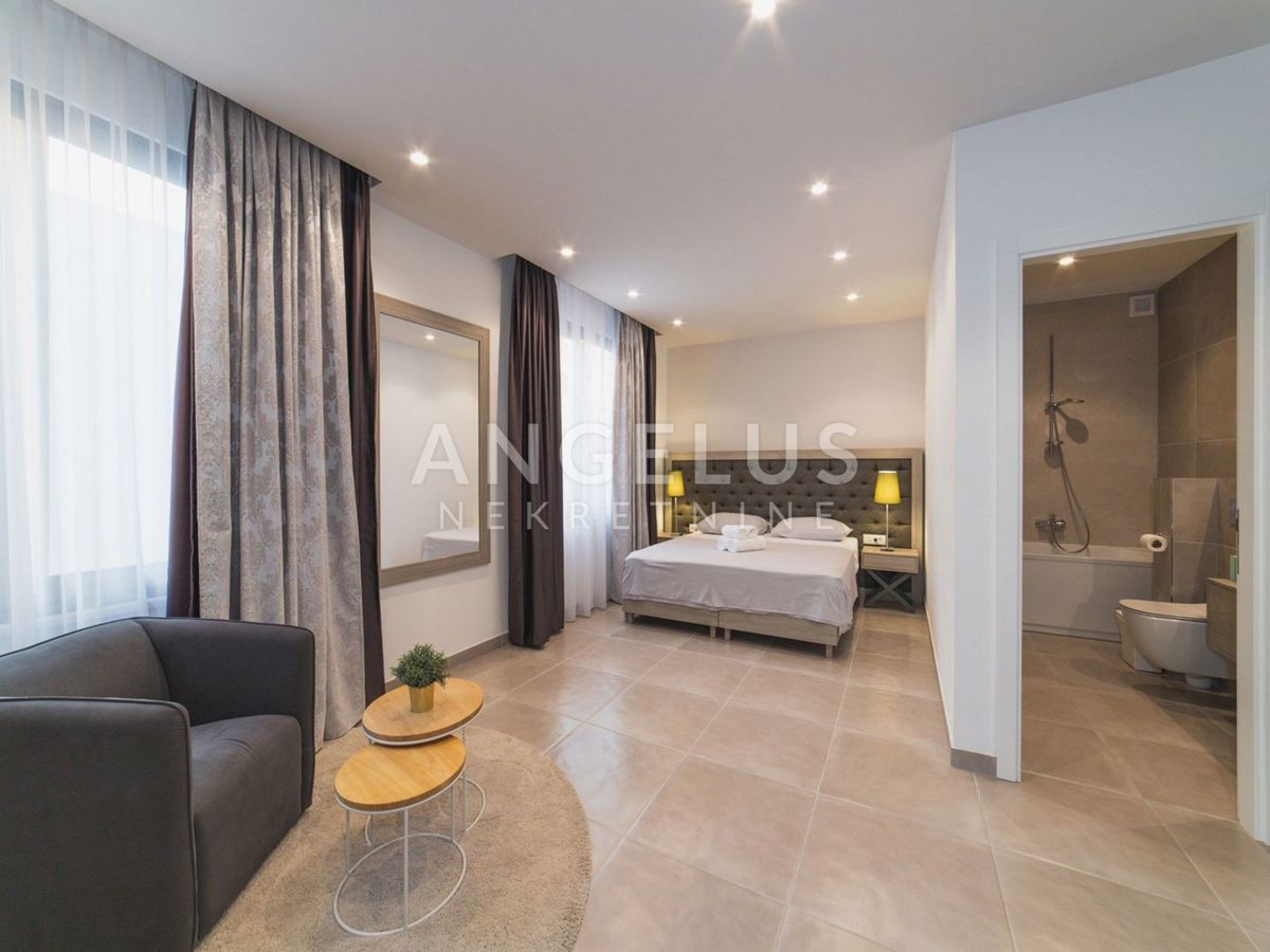 Hrvaška, Trogir, Čiovo - luksuzna vila z bazenom v bližini plaže