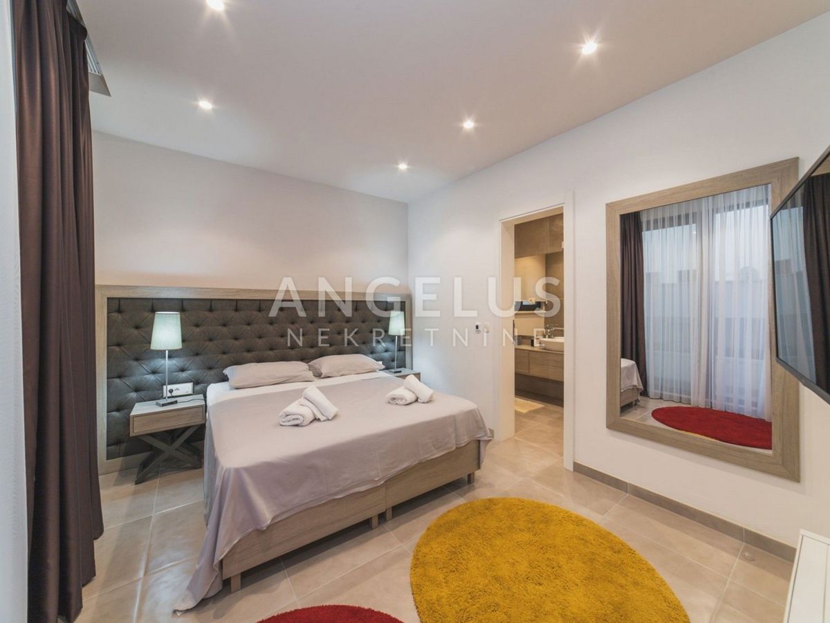 Hrvaška, Trogir, Čiovo - luksuzna vila z bazenom v bližini plaže