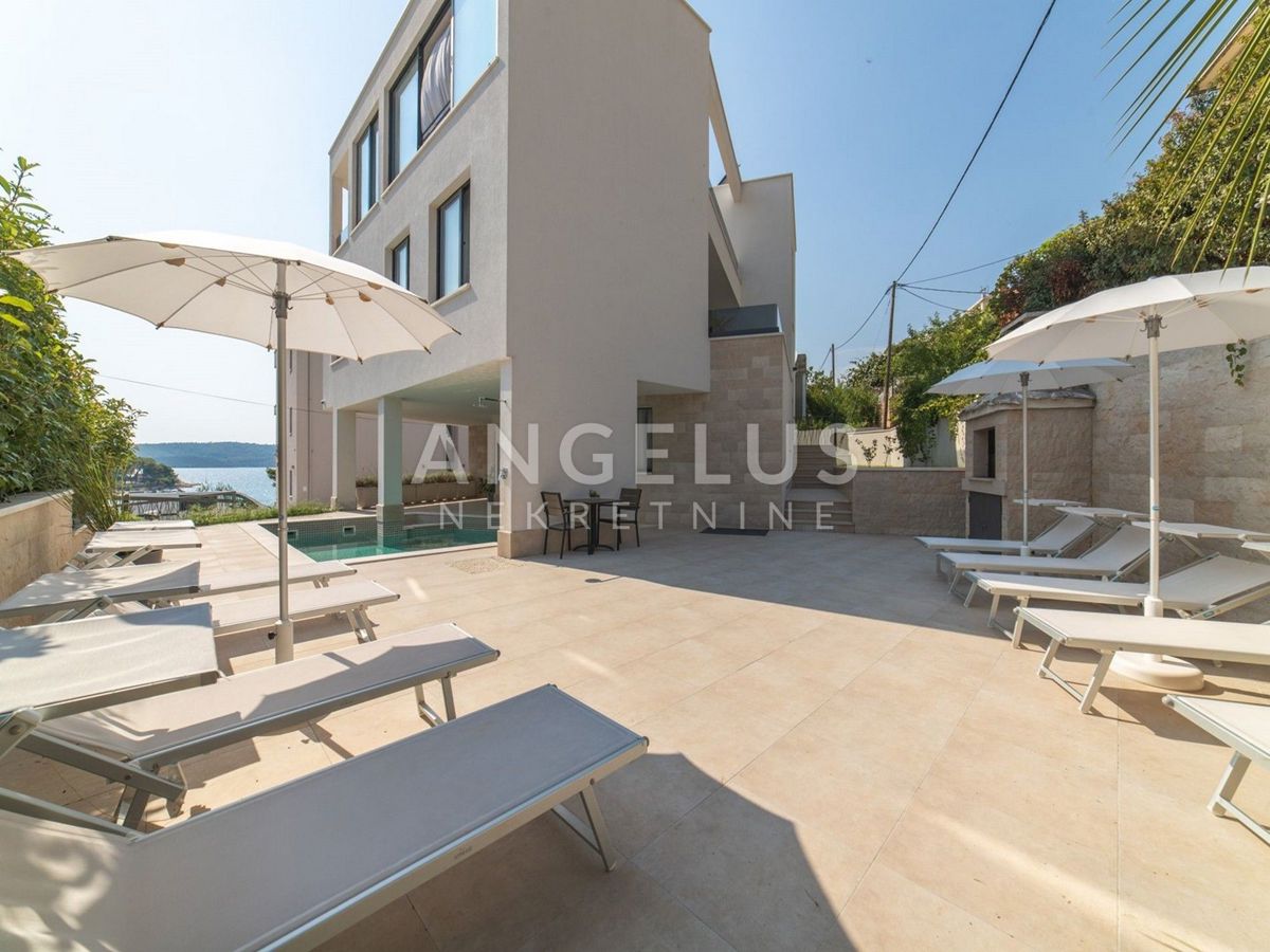 Hrvaška, Trogir, Čiovo - luksuzna vila z bazenom v bližini plaže