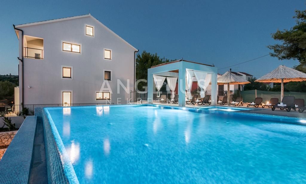 Brač, Milna - apartmajska hiša z dodatnim vložkom, PRODAJA
