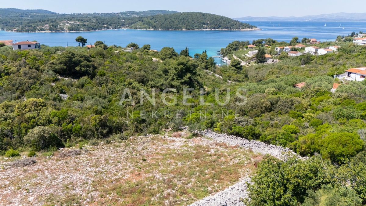 Solta, Necujam - grad. zem. v bližini morja, 800 m2, PRODAJA