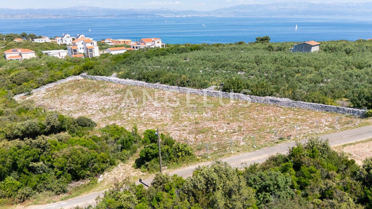 Solta, Necujam - grad. zem. v bližini morja, 800 m2, PRODAJA