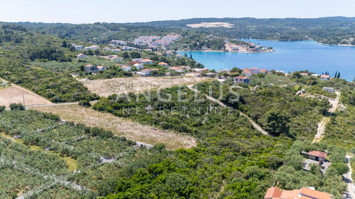 Solta, Necujam - grad. zem. v bližini morja, 800 m2, PRODAJA
