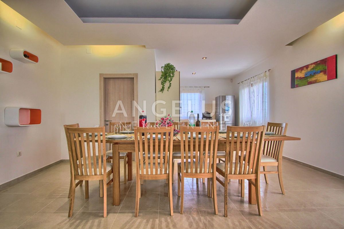 Istra, Svetvincenat - Vila z bazenom naprodaj, 294 m2