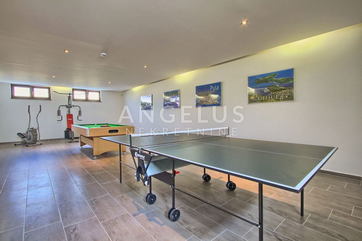 Istra, Svetvincenat - Vila z bazenom naprodaj, 294 m2