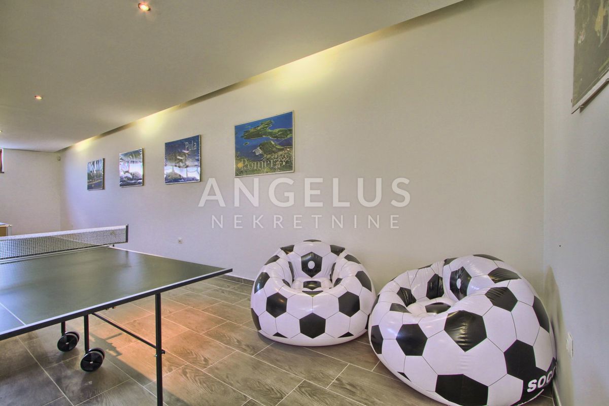 Istra, Svetvincenat - Vila z bazenom naprodaj, 294 m2