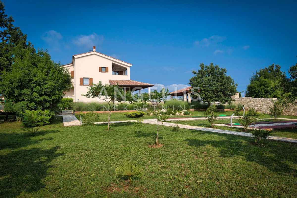 Istra, Svetvincenat - Vila z bazenom naprodaj, 294 m2
