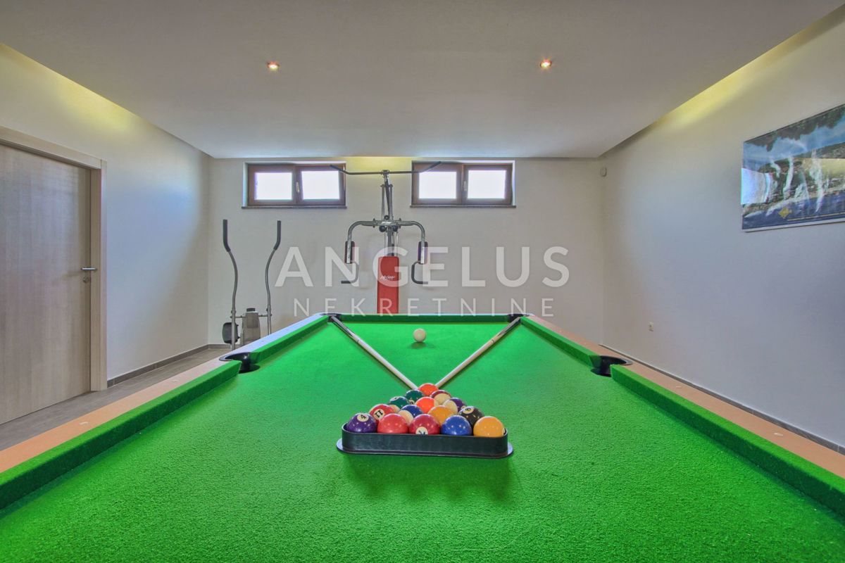 Istra, Svetvincenat - Vila z bazenom naprodaj, 294 m2