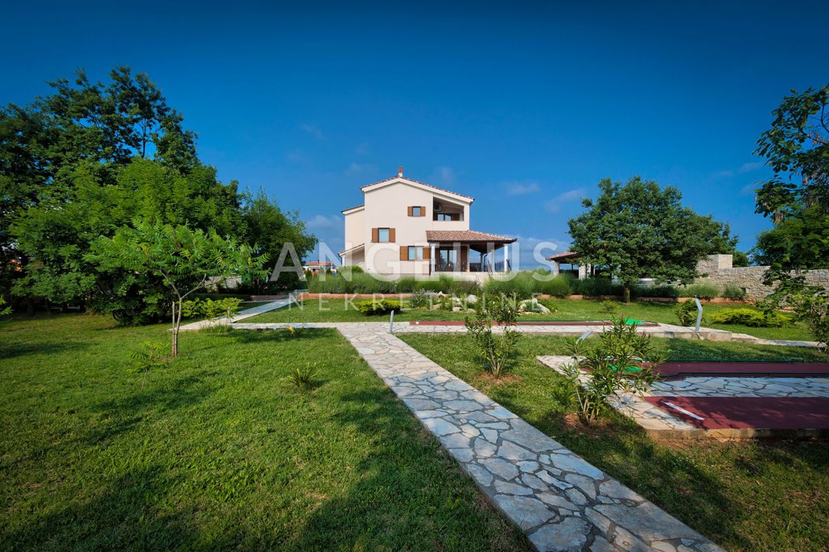 Istra, Svetvincenat - Vila z bazenom naprodaj, 294 m2