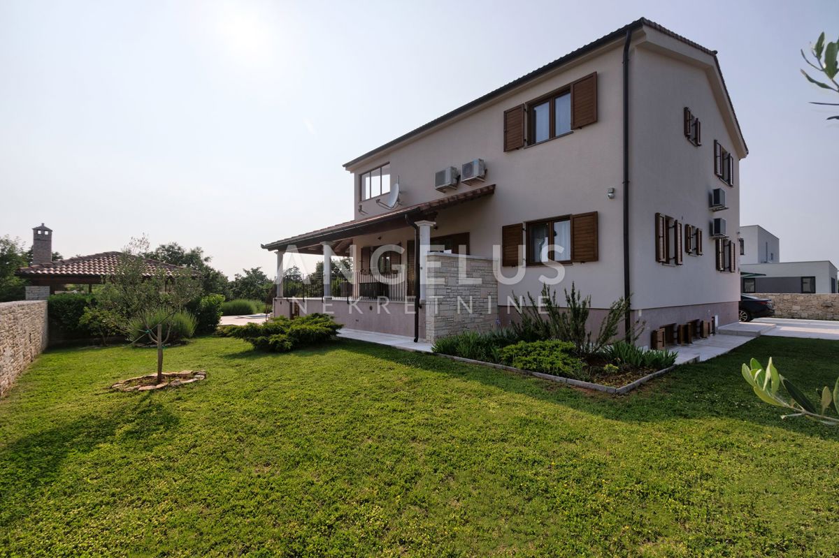 Istra, Svetvincenat - Vila z bazenom naprodaj, 294 m2