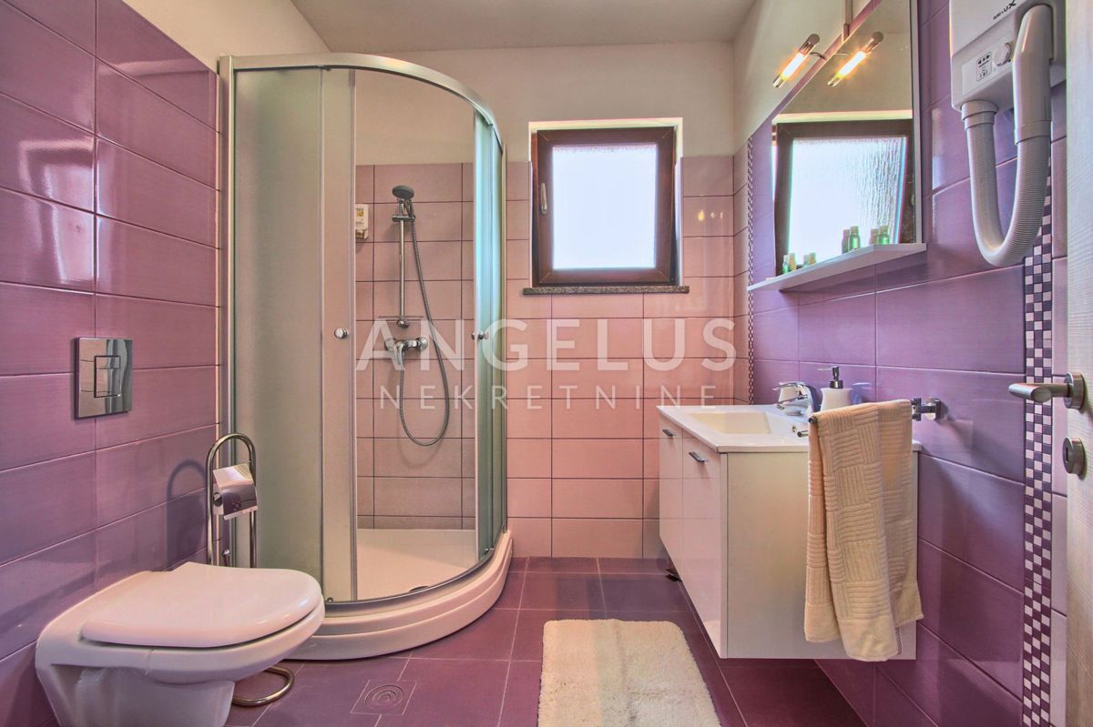 Istra, Svetvincenat - Vila z bazenom naprodaj, 294 m2