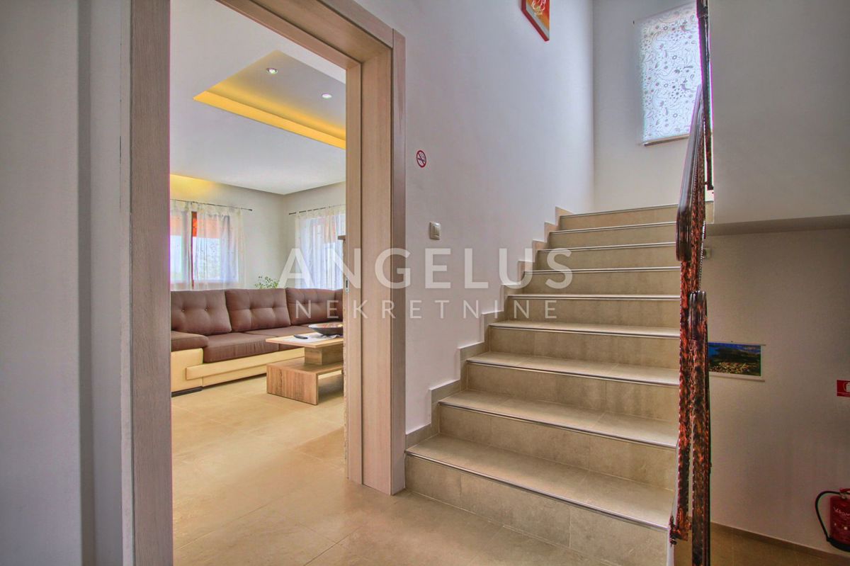 Istra, Svetvincenat - Vila z bazenom naprodaj, 294 m2