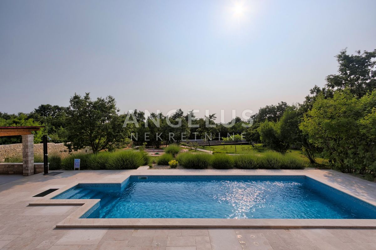 Istra, Svetvincenat - Vila z bazenom naprodaj, 294 m2