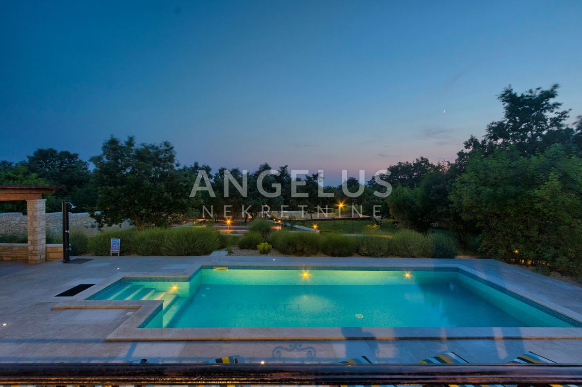 Istra, Svetvincenat - Vila z bazenom naprodaj, 294 m2