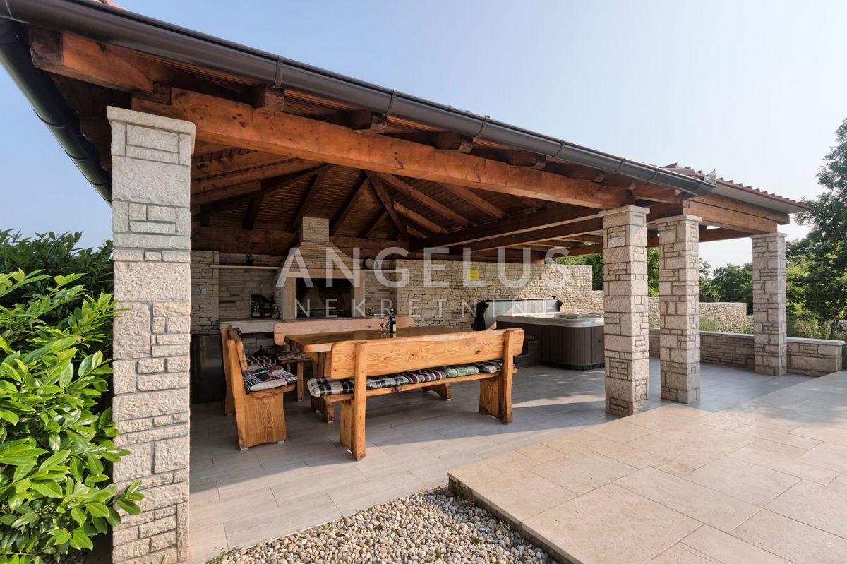 Istra, Svetvincenat - Vila z bazenom naprodaj, 294 m2