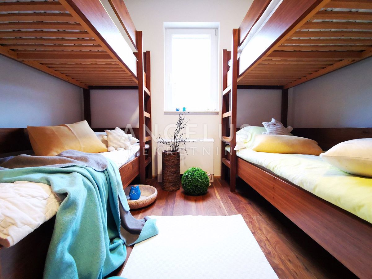 Solta, Stomorska - udobno stanovanje s pogledom na morje, PRODAJA