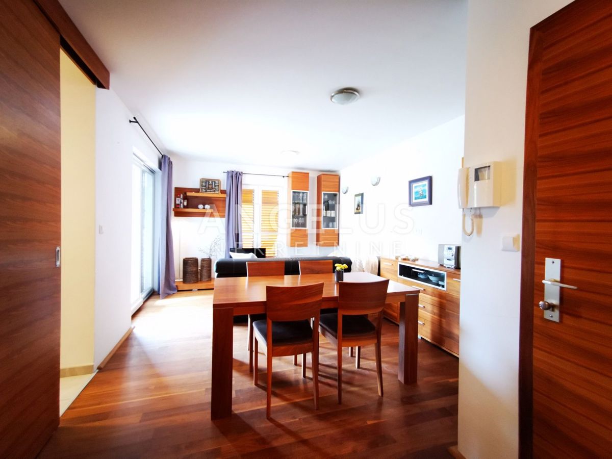 Solta, Stomorska - udobno stanovanje s pogledom na morje, PRODAJA