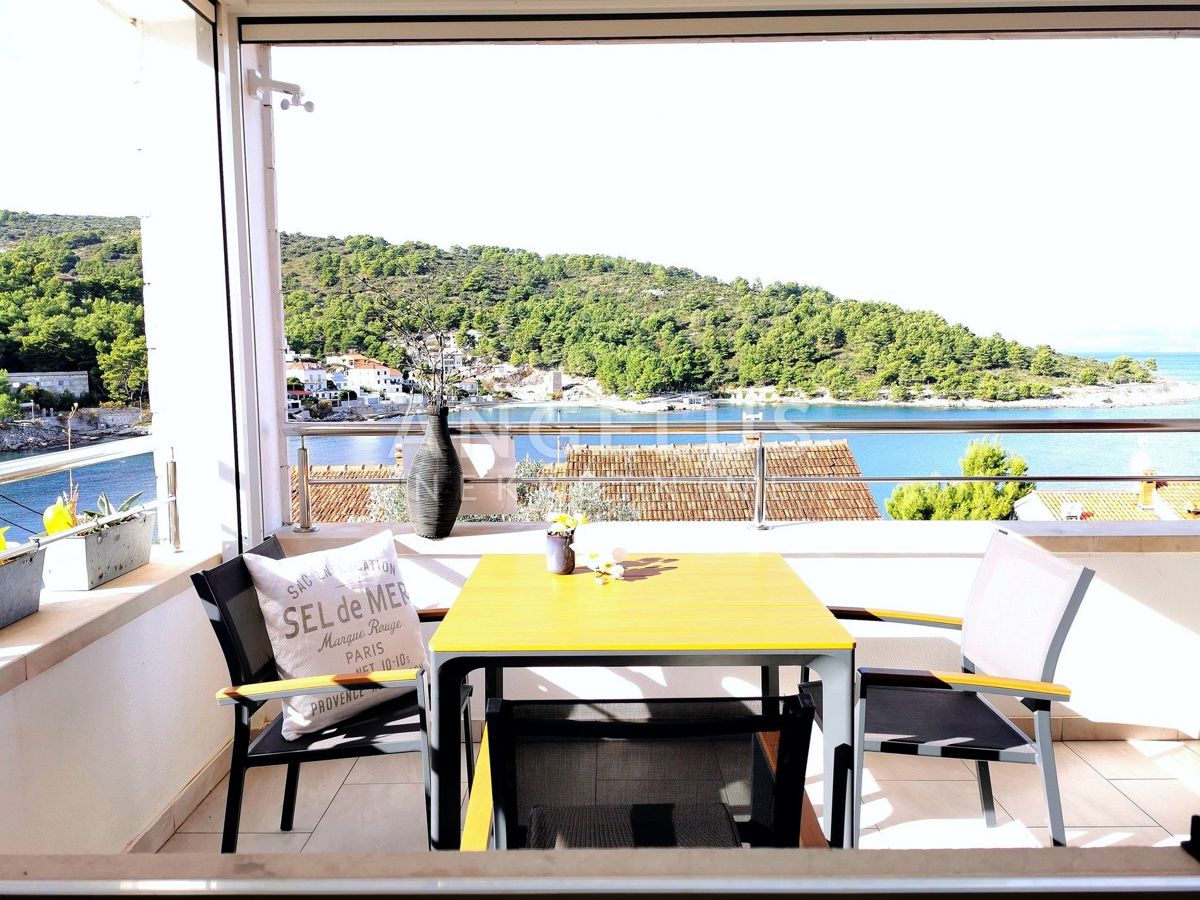 Solta, Stomorska - udobno stanovanje s pogledom na morje, PRODAJA
