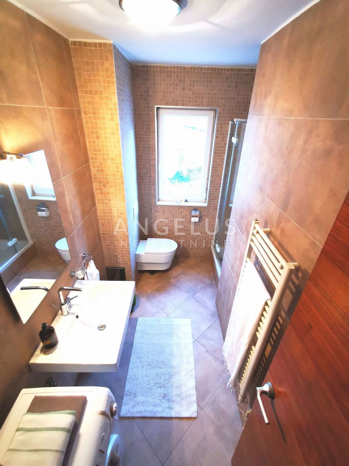 Solta, Stomorska - udobno stanovanje s pogledom na morje, PRODAJA