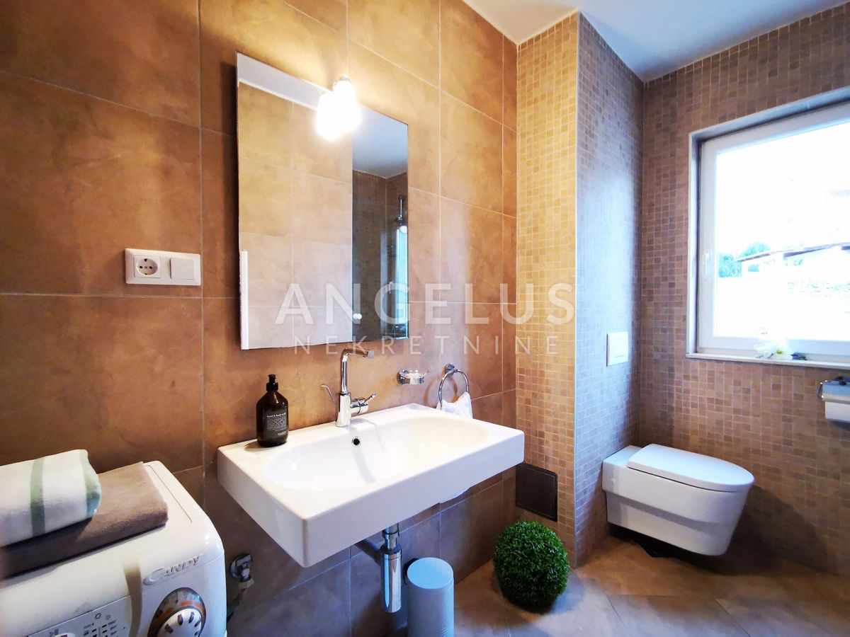 Solta, Stomorska - udobno stanovanje s pogledom na morje, PRODAJA