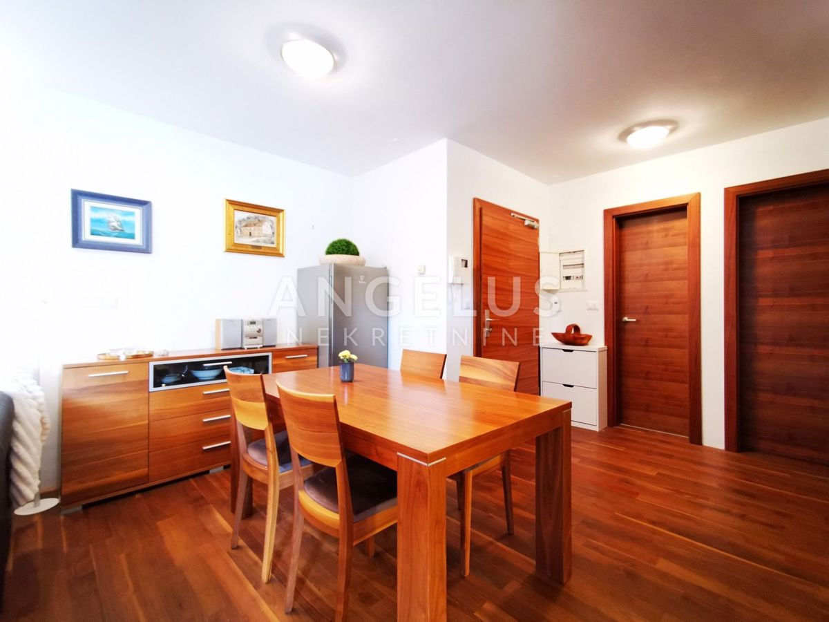 Solta, Stomorska - udobno stanovanje s pogledom na morje, PRODAJA