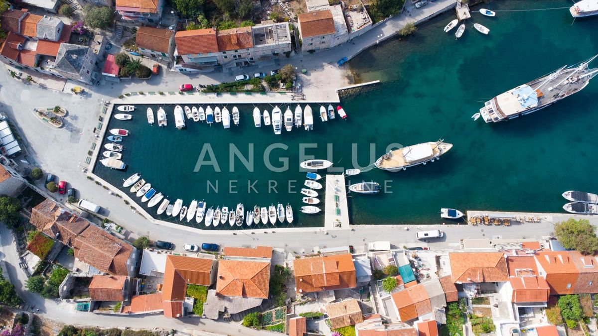 Solta, Stomorska - udobno stanovanje s pogledom na morje, PRODAJA