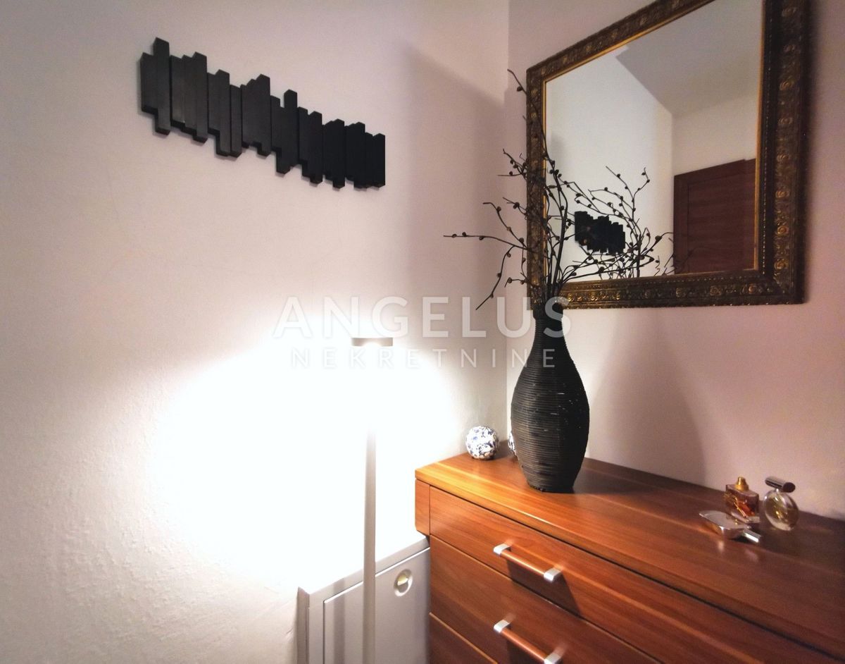 Solta, Stomorska - udobno stanovanje s pogledom na morje, PRODAJA