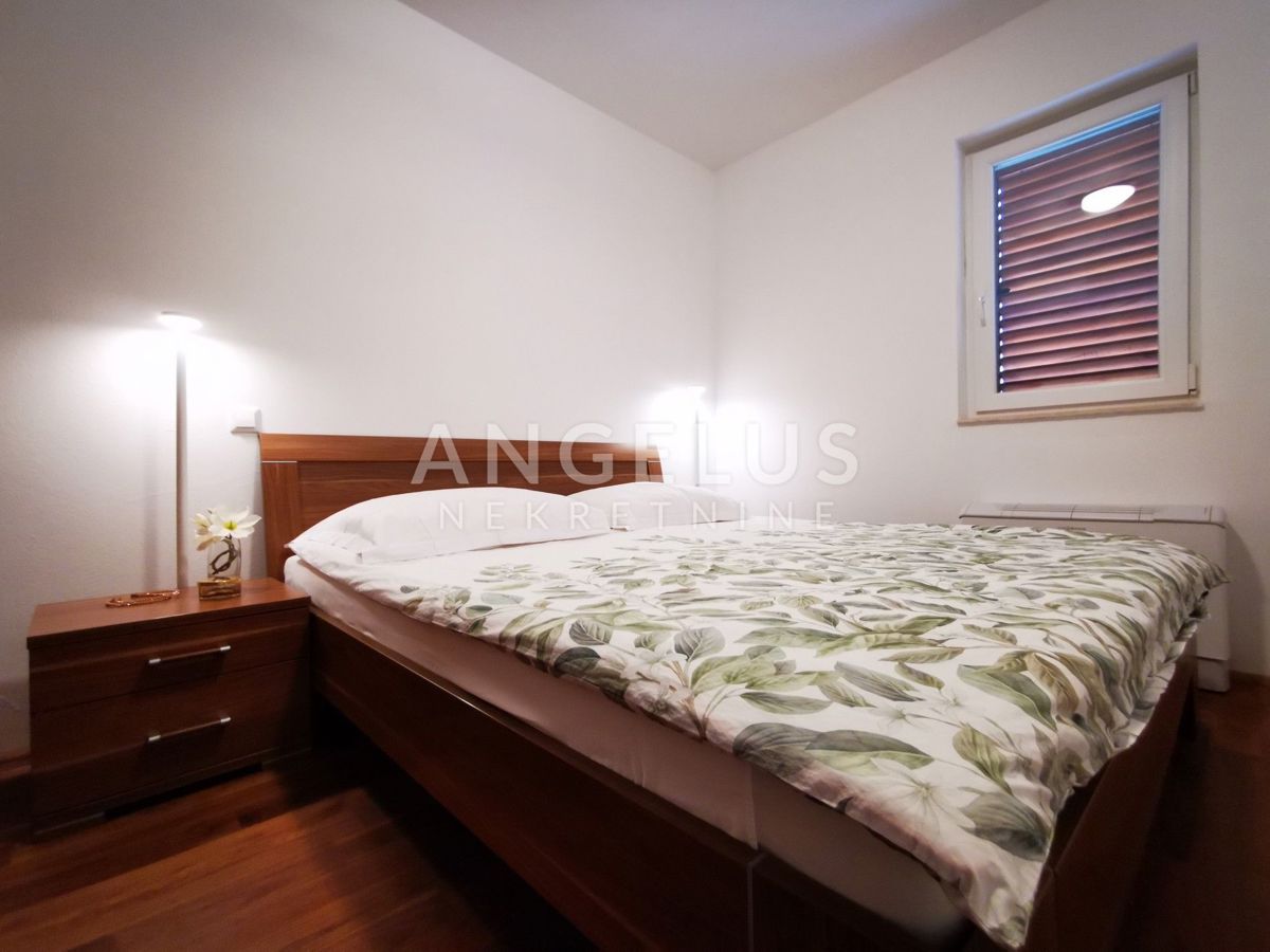 Solta, Stomorska - udobno stanovanje s pogledom na morje, PRODAJA