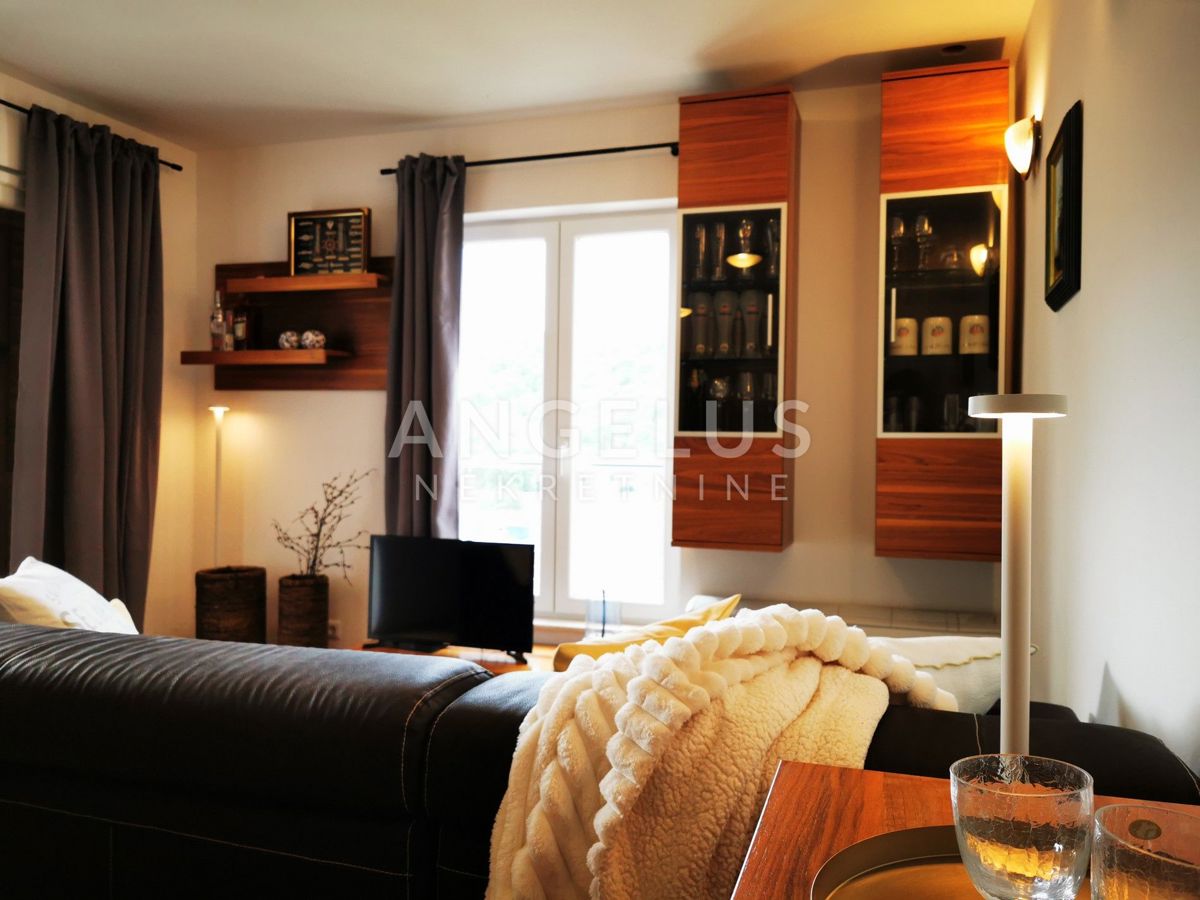 Solta, Stomorska - udobno stanovanje s pogledom na morje, PRODAJA