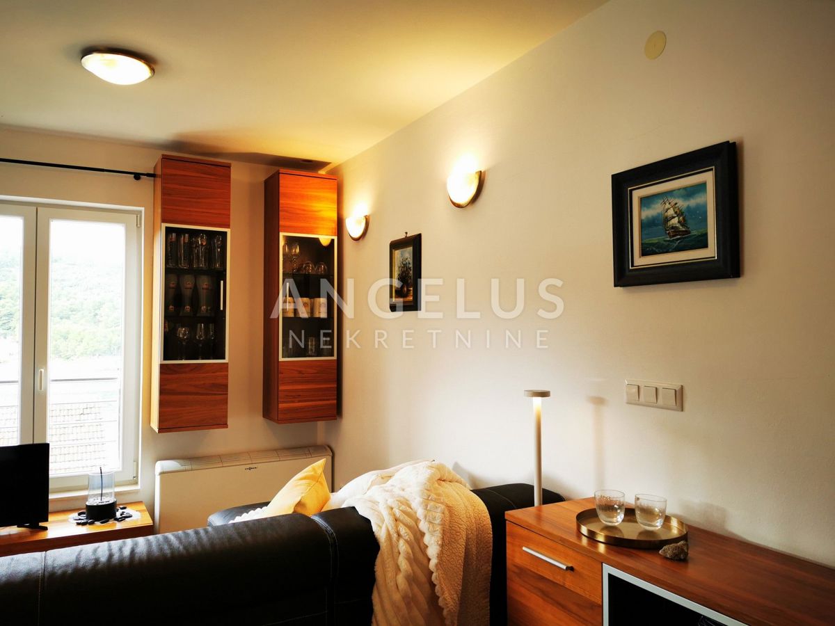 Solta, Stomorska - udobno stanovanje s pogledom na morje, PRODAJA