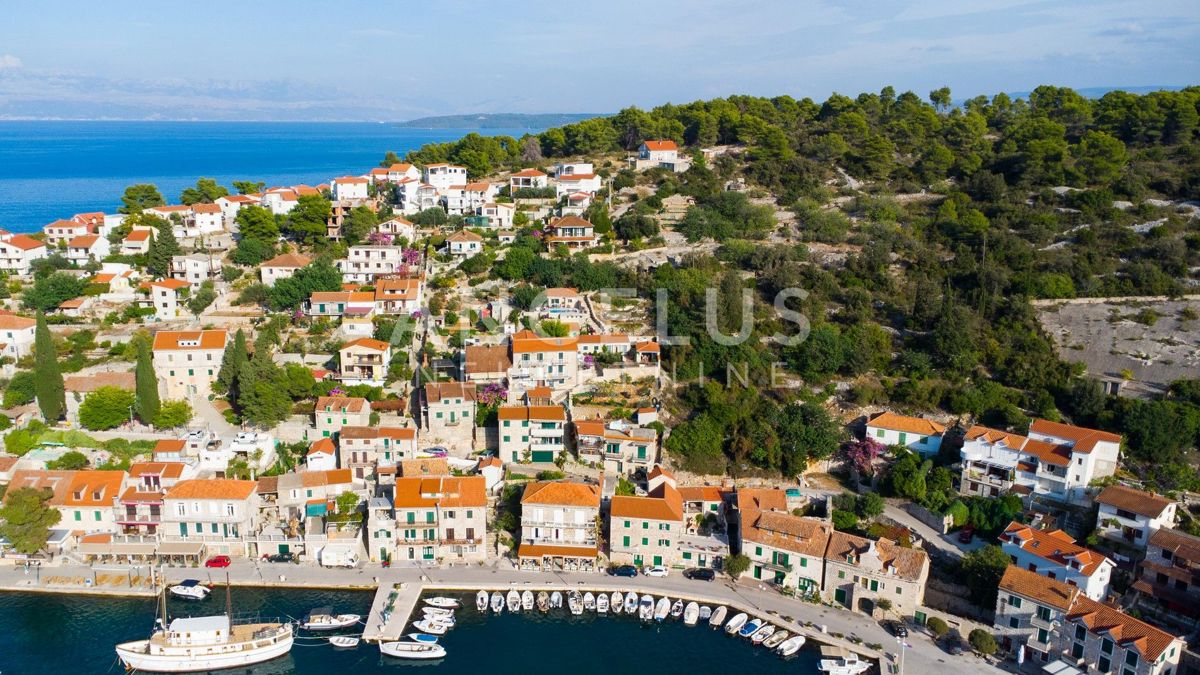 Solta, Stomorska - udobno stanovanje s pogledom na morje, PRODAJA