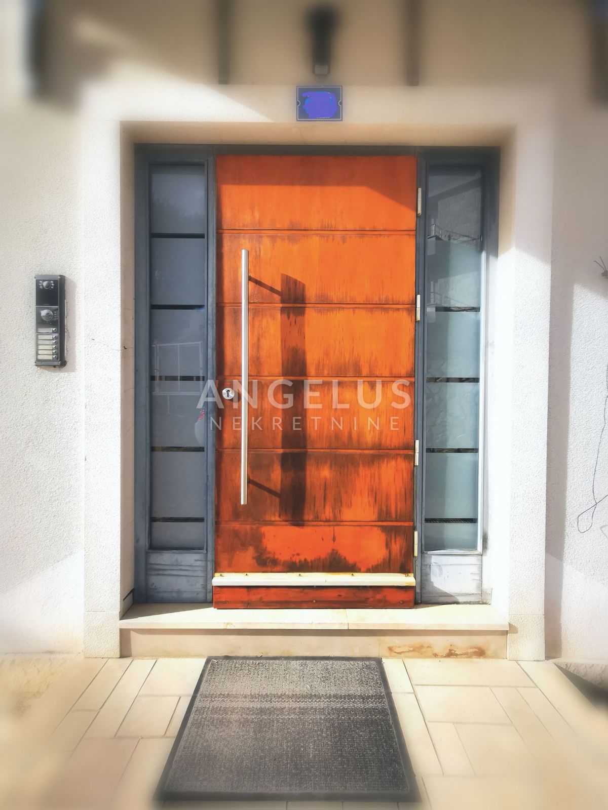 Solta, Stomorska - udobno stanovanje s pogledom na morje, PRODAJA