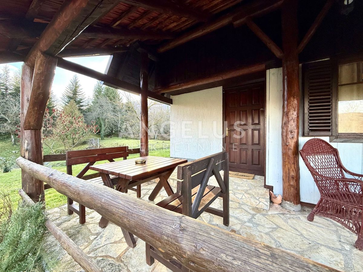 Ogulin, Ivanci - hiša z manjšim gospodarskim poslopjem naprodaj