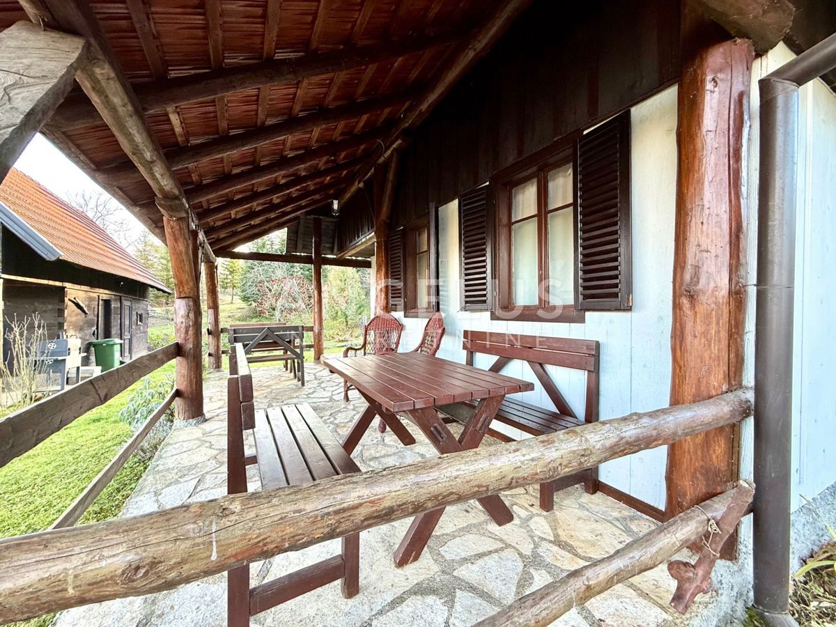 Ogulin, Ivanci - hiša z manjšim gospodarskim poslopjem naprodaj