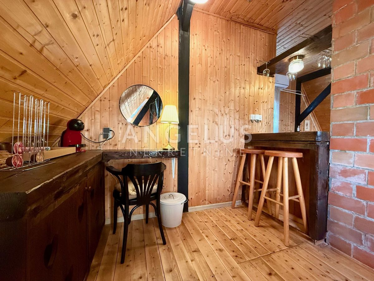 Ogulin, Ivanci - hiša z manjšim gospodarskim poslopjem naprodaj