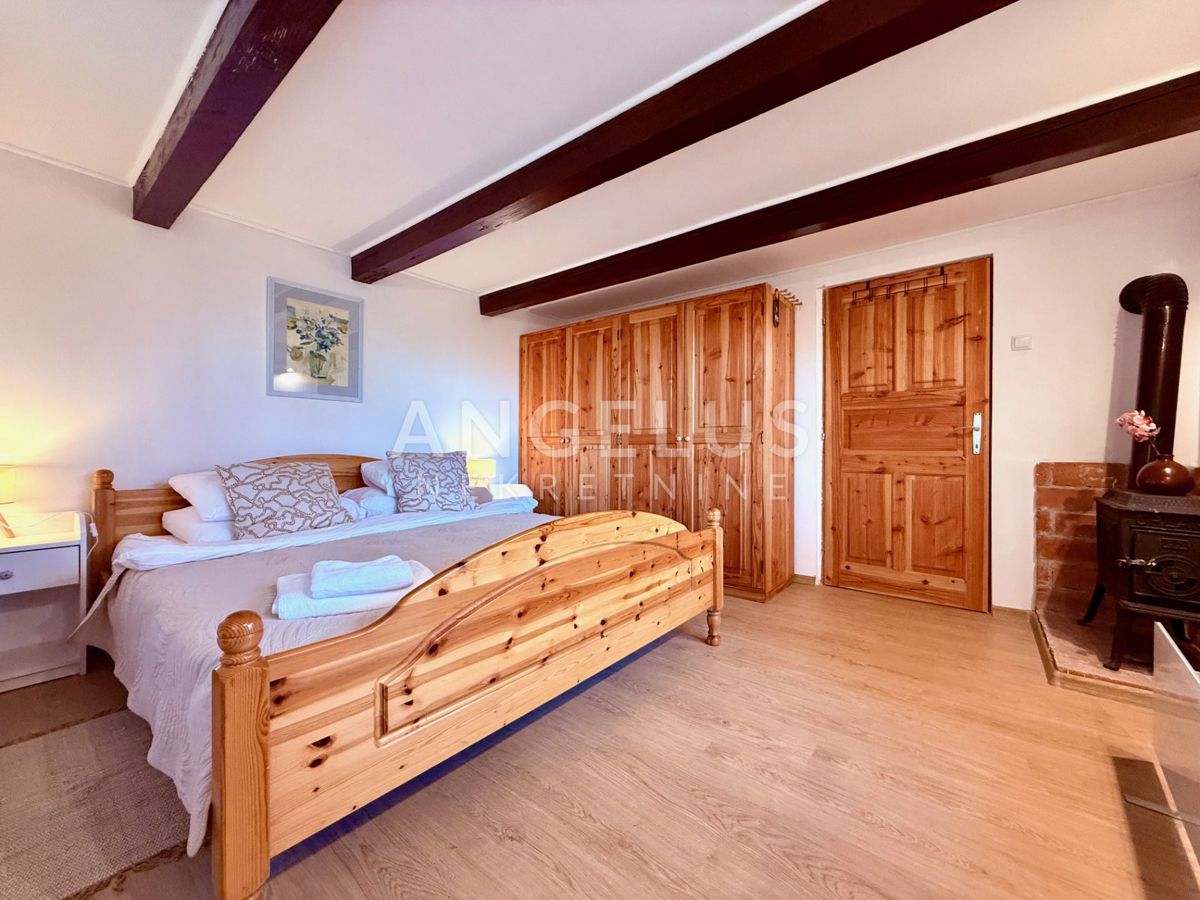 Ogulin, Ivanci - hiša z manjšim gospodarskim poslopjem naprodaj