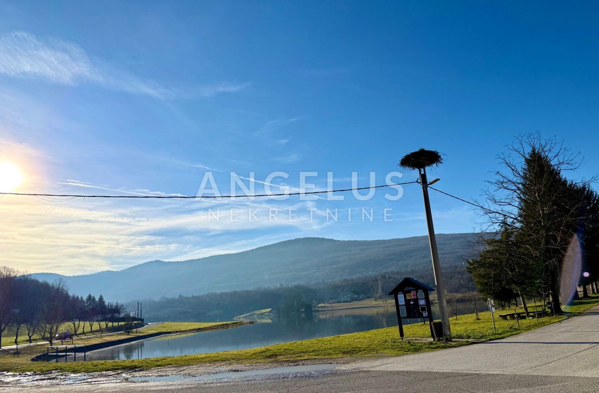 Ogulin, Ivanci - hiša z manjšim gospodarskim poslopjem naprodaj