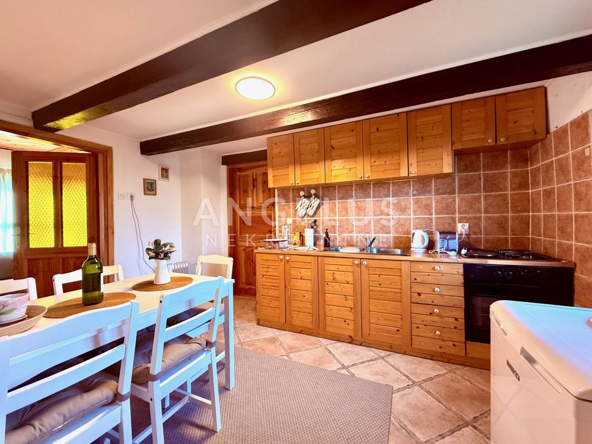 Ogulin, Ivanci - hiša z manjšim gospodarskim poslopjem naprodaj