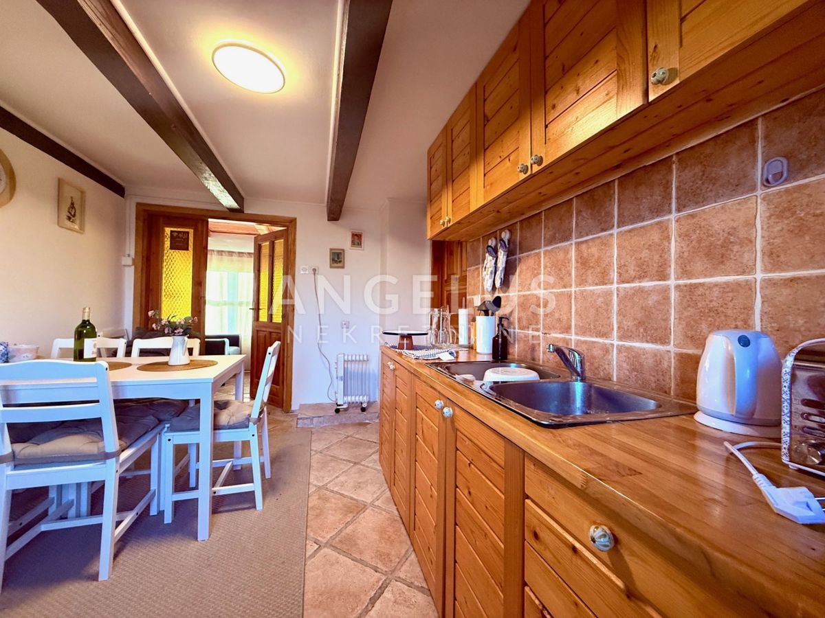 Ogulin, Ivanci - hiša z manjšim gospodarskim poslopjem naprodaj