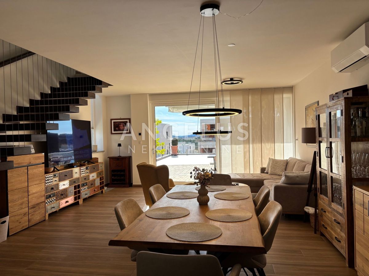 Hrvaška, Vodice - Luksuzna vila z bazenom in pogledom na morje, RAZPRODAJA