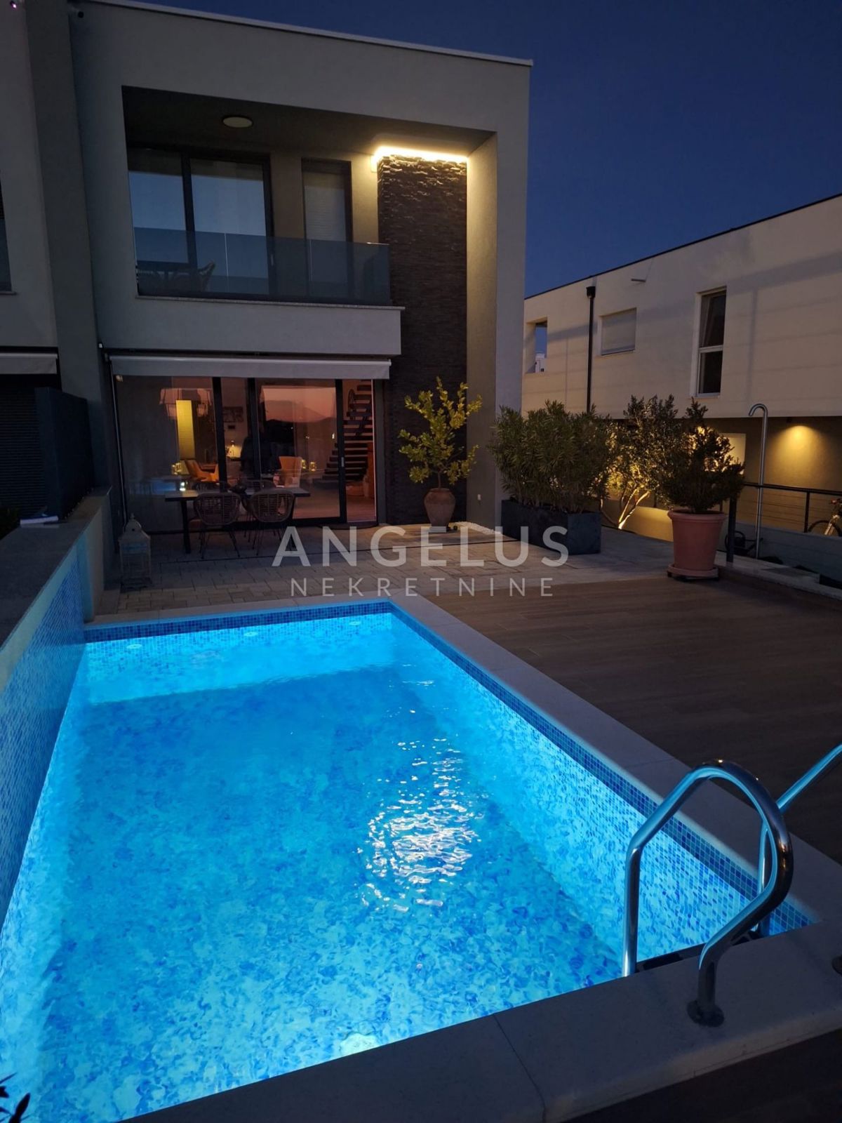 Hrvaška, Vodice - Luksuzna vila z bazenom in pogledom na morje, RAZPRODAJA