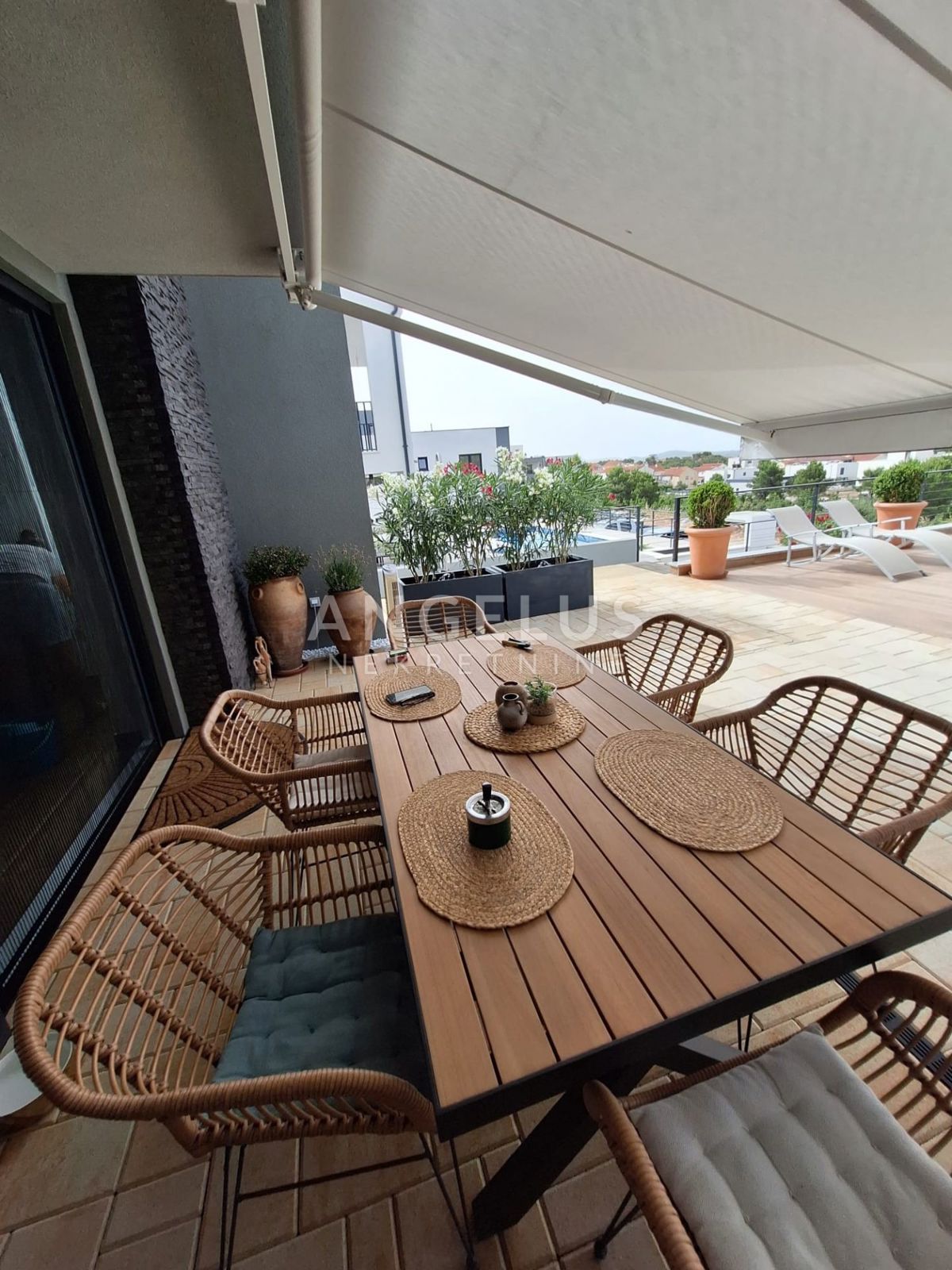 Hrvaška, Vodice - Luksuzna vila z bazenom in pogledom na morje, RAZPRODAJA