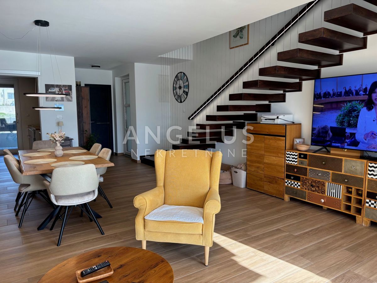 Hrvaška, Vodice - Luksuzna vila z bazenom in pogledom na morje, RAZPRODAJA