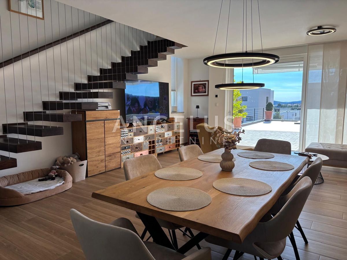 Hrvaška, Vodice - Luksuzna vila z bazenom in pogledom na morje, RAZPRODAJA