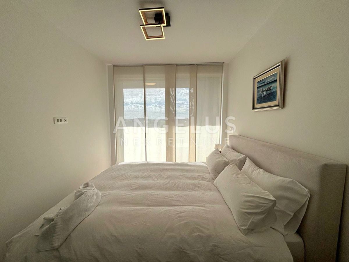 Hrvaška, Vodice - Luksuzna vila z bazenom in pogledom na morje, RAZPRODAJA